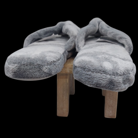 Vera Bradley Cozy Gray Plush Slippers Women's Size 9/10 NWT - Picture 4 of 6